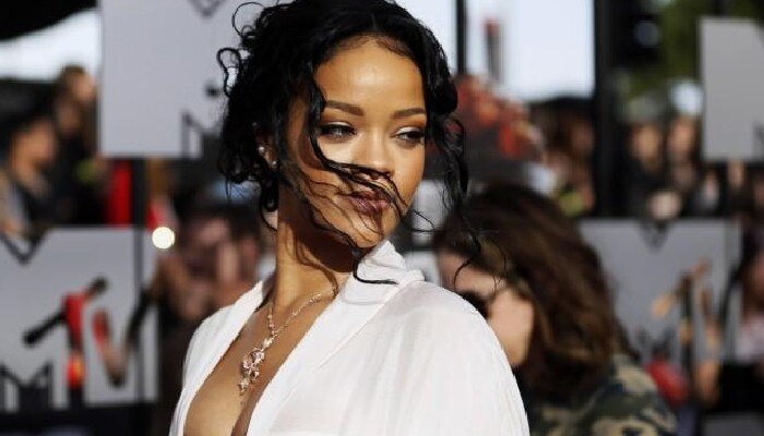 যৌন আবেদনময়ী Rihanna-র মুকুটে নতুন পালক!