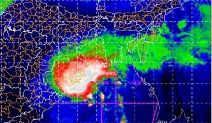 Cyclone Jawad: উপকূলে বাড়ছে দুর্যোগ, ঠিক কতটা দূরে এখন &#039;জাওয়াদ&#039;? 