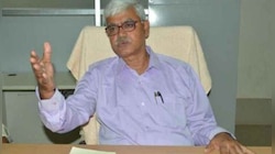  মেলা না হওয়ায় রাজ্যকে দায়ী করলেন উপাচার্য; 'অশিক্ষিত ও অপদার্থ', পাল্টা Anubrata