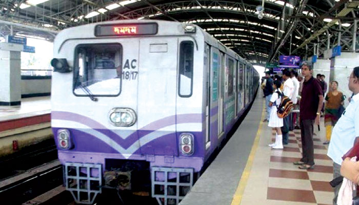 Metro Rail: করোনা বিধিনিষেধে রদবদল, সোমবার থেকে বদলে যাচ্ছে মেট্রোর শেষ ট্রেন ছাড়ার সময়