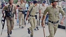 বুথে বুথে বন্দুকধারী; ৯ হাজার সশস্ত্র পুলিসের ঘেরাটোপে ভোট, কমিশনকে জানাল রাজ্য
