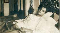 হৃদয়ে রক্তাক্ত ক্ষতের বীভৎসতা নিয়েই মহা-কালের দিকে মৃত্যুহীন এক যাত্রা তাঁর