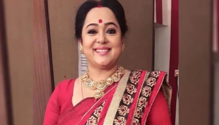 Aparajita Adhya: একাহাতে দুটো সংসার সামলে কীভাবে 'সুপারস্টার' হয়ে উঠলেন 'লক্ষ্মী' অপরাজিতা? Aparajita Adhya: একাহাতে দুটো সংসার সামলে কীভাবে 'সুপারস্টার' হয়ে উঠলেন 'লক্ষ্মী' অপরাজিতা?