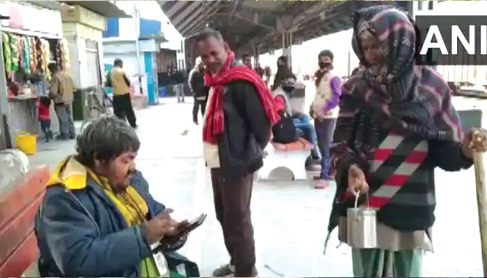 Digital Beggar: সব ব্যবস্থা রেখেছেন, PhonePe-তেও ভিক্ষে নেন মোদীভক্ত এই ডিজিটাল ভিক্ষুক