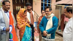 চন্দ্রকোনায় মায়ের প্রচারে বিধায়ক ছেলে, পুজো দিয়ে শুরু করলেন বাড়ি বাড়ি প্রচার