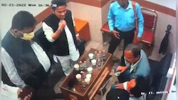 অভিষেক বন্দ্যোপাধ্য়ায়ের নাম ভাঙিয়ে রোগীর বিল কমানোর 'হুমকি'! পুলিসে হাসপাতাল
