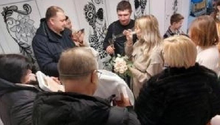 Couple gets married in Ukraine's bomb shelter 2