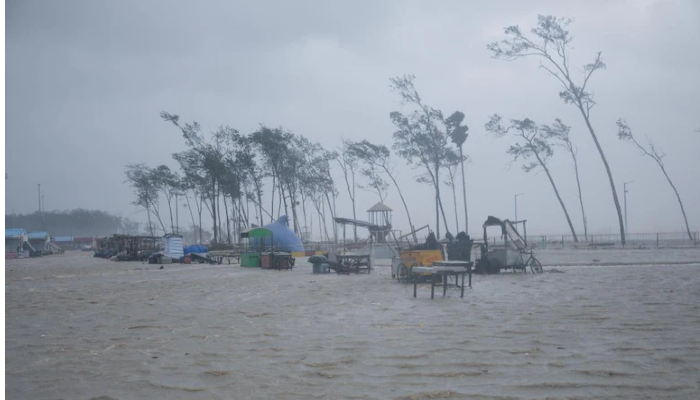 Weather Today: আরও তীব্র হচ্ছে ঘূর্ণিঝড় &#039;অশনি&#039;, রাজ্যে বাড়ছে উত্তাপ