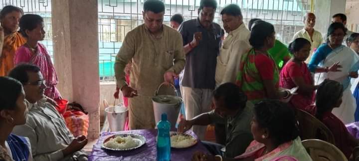 Egg Rice In 5 Rupee Contai Ma Canteen