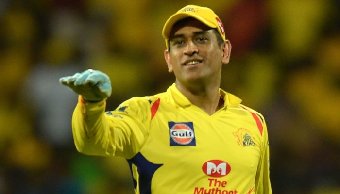 Dhoni four