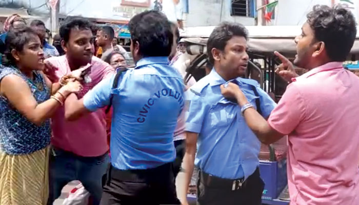 Nandigram: জানিস মামার ছেলে পুলিস! সিভিক ভলান্টিয়ারকে বেধড়ক মার নন্দীগ্রামে