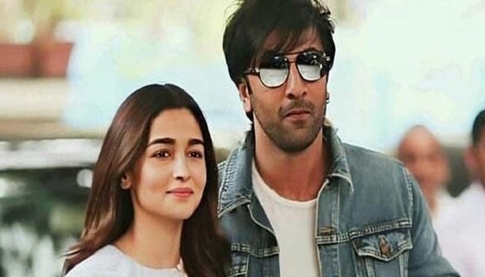 Ranbir Kapoor-Alia Bhatt Wedding: লন্ডন থেকে বিয়ের উপহার কিনলেন রণবীর, আলিয়া হাতে পাওয়ার আগেই ফাঁস গোপনীয়তা