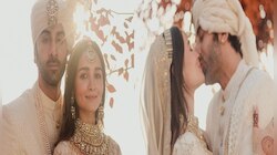 প্রকাশ্যে বিয়ের পর রণবীর-আলিয়ার প্রথম ছবি, সাদা-সোনালি রঙের পোশাকে নজরকাড়া নবদম্পতি