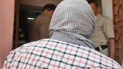 বারাবার 'ধর্ষণ' করেছে বাবা, মা'কে বলেও লাভ হয়নি, শেষে 'সাহসী' পদক্ষেপ নাবালিকার