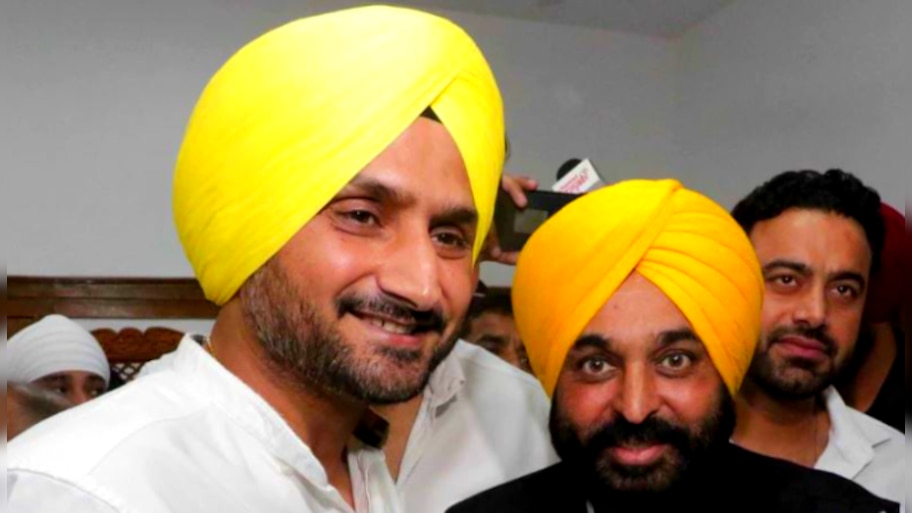 Harbhajan Singh: সাংসদ পদের বেতন দান করবেন ভাজ্জি! মহানুভবতার নজির কিংবদন্তির