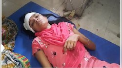 মোবাইল কাড়তে বাধা, চলন্ত ট্রেন থেকে ছাত্রীকে ধাক্কা, ভয়ঙ্কর কাণ্ড ঘটাল যুবক!