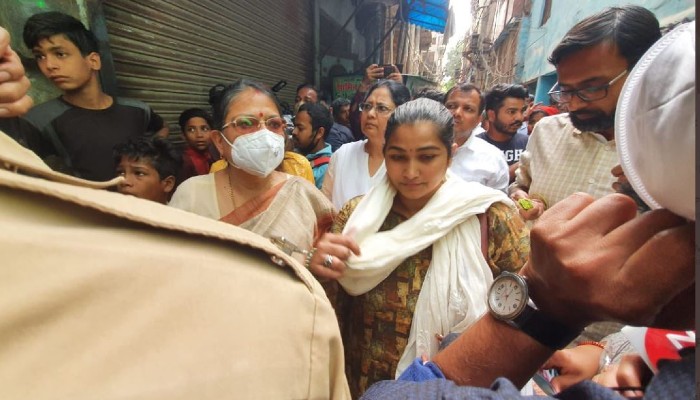 Jahangirpuri Violence: জাহাঙ্গীরপুরীতে &#039;পুলিসি বাধা&#039;, ঘটনাস্থলে যেতে পারল না তৃণমূল প্রতিনিধিদল