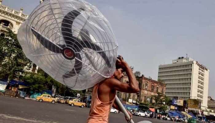 Weather Today: তাপপ্রবাহের লাল সতর্কতা জারি দক্ষিণবঙ্গে, আজও গরমে পুড়বে তিলোত্তমা 