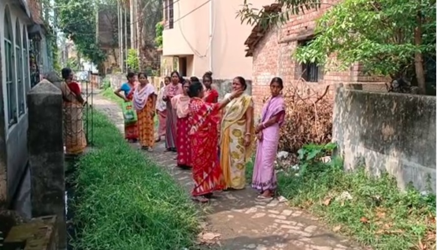 Barrackpore: দুই বান্ধবীর মধ্যে তুমুল বচসা-বিচ্ছেদ, আগুন লাগিয়ে আত্মঘাতী তরুণী