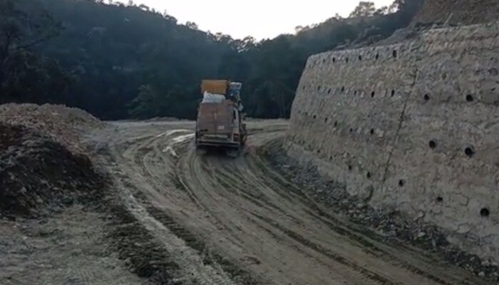 Kalimpong: পাহাড়ি রাস্তায় ব্রেক ফেল! ১২ যাত্রী নিয়ে খাদে পড়ল গাড়ি