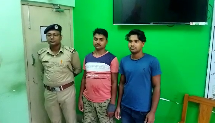 Joynagar: পকেটে নেই টাকা, বন্দুক দেখিয়ে মোবাইল হাতিয়ে গ্রেফতার ২ যুবক Joynagar: পকেটে নেই টাকা, বন্দুক দেখিয়ে মোবাইল হাতিয়ে গ্রেফতার ২ যুবক