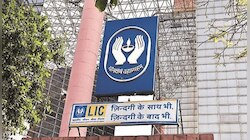 প্রথমদিনেই ৯ শতাংশ পতন LIC-র শেয়ারে, চিন্তার ভাঁজ বিনিয়োগকারীদের কপালে 