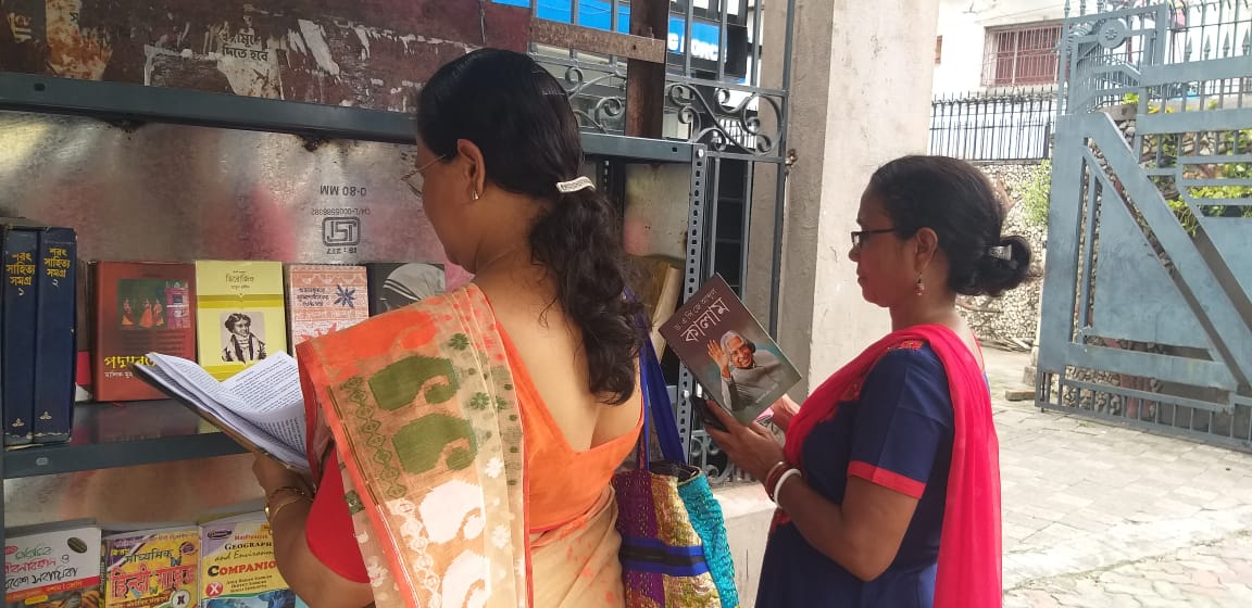 Kolkata Bus stand open library