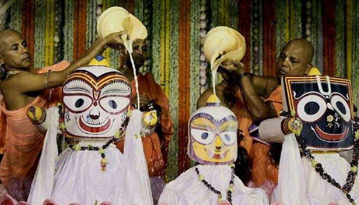 Jagannath Dev Snana Yatra 2022: স্নানযাত্রাকে জগন্নাথের জন্মতিথি মনে করা হয়! এ দিন জগন্নাথ দর্শনে কী ফল হয় জানেন? Jagannath Dev Snana Yatra 2022: স্নানযাত্রাকে জগন্নাথের জন্মতিথি মনে করা হয়! এ দিন জগন্নাথ দর্শনে কী ফল হয় জানেন?