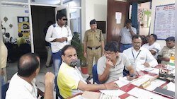 বাড়িতে সরকারি চাকরির চাপ! ভুয়ো টিকিট কালেক্টর সেজে ফাঁপড়ে যুবক