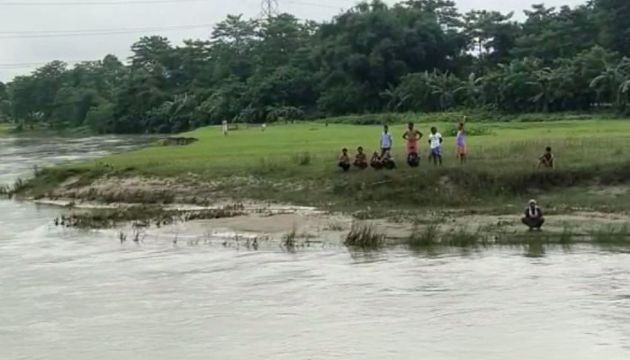 Jalpaiguri: মাছ ধরতে গিয়ে তলিয়ে গেল কিশোর; খোঁজ চলছে বর্ষাস্ফীত নদীতে