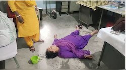'ভ্যাকসিনে মৃত্যু' সদ্যোজাতের, আশাকর্মীকে মাটিতে ফেলে পেটাল পরিজনরা