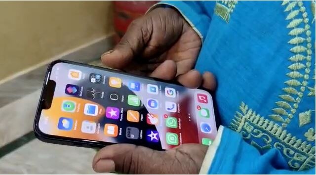 Badam Kaku Using 72 thousand iPhone 13