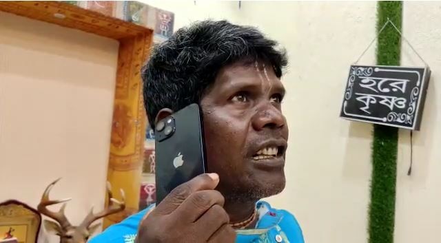 Badam Kaku Using iPhone 13