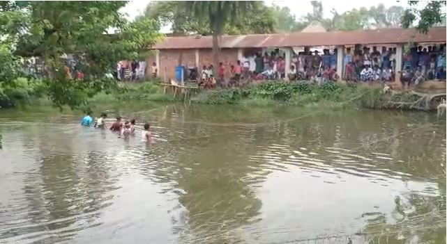 Malda: বাড়ির পাশেই মিলল অন্তর্বাস-ব্যাগ, সঙ্গে রক্তের দাগও! ৫ দিন ধরে বেপাত্তা একাদশ শ্রেণির ছাত্রীকে ঘিরে চাঞ্চল্য