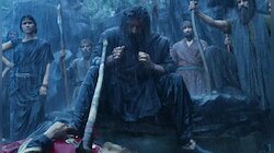 চোখে প্রতিশোধের আগুন, দস্যুর বেশে ভয় ধরাচ্ছেন 'শামসেরা' রণবীর