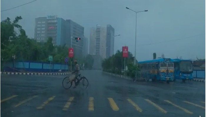 Weather Today: দক্ষিণবঙ্গের সব জেলায় বজ্রবিদ্যুৎ-সহ বৃষ্টি, টানা বর্ষণে বিপর্যস্ত উত্তর