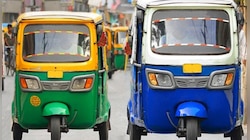  শহরে এবার চোখ মেললেই নীল-সাদা অটো!