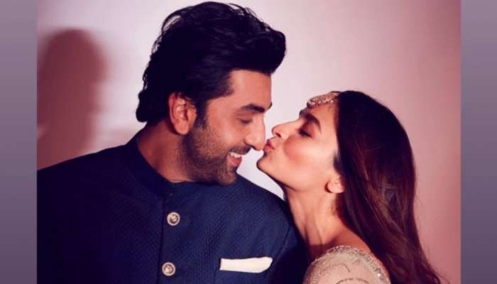 Alia Bhatt: লন্ডনে শ্যুট শেষে রণবীরের সঙ্গে বেবিমুনে আলিয়া, ডেস্টিনেশন? Alia Bhatt: লন্ডনে শ্যুট শেষে রণবীরের সঙ্গে বেবিমুনে আলিয়া, ডেস্টিনেশন?