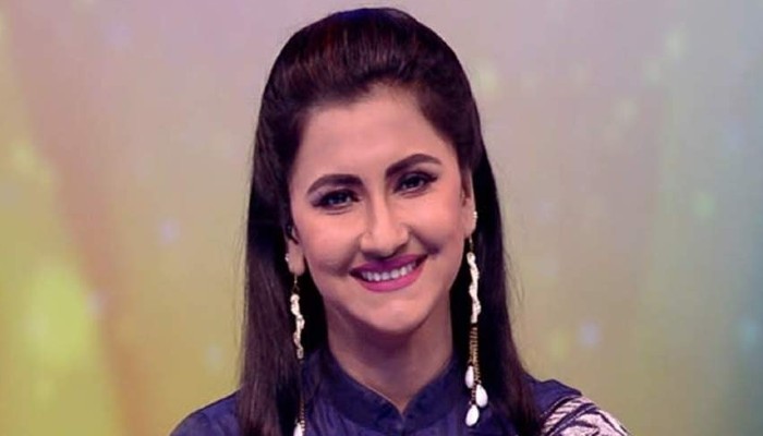 Rachana Banerjee: দিদি নং ১, চোট সারিয়ে ফিরলেন সেটে Rachana Banerjee: দিদি নং ১, চোট সারিয়ে ফিরলেন সেটে