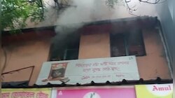 বাড়িতে আগুন! দরজা আটকে বসে বৃদ্ধা,বেঘোরে মৃত্যু
