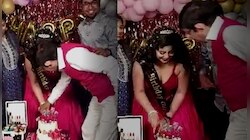 জন্মদিনে কাঞ্চনের সঙ্গে কেক কাটলেন শ্রীময়ী, পোশাকেও রংমিলান্তি