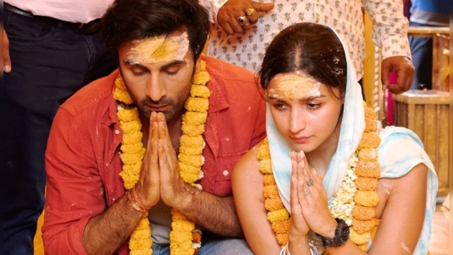 Ranbir Kapoor : আপনারাও মামা, কাকা হচ্ছেন,পাপারাৎজিদের বললেন হবু বাবা রণবীর