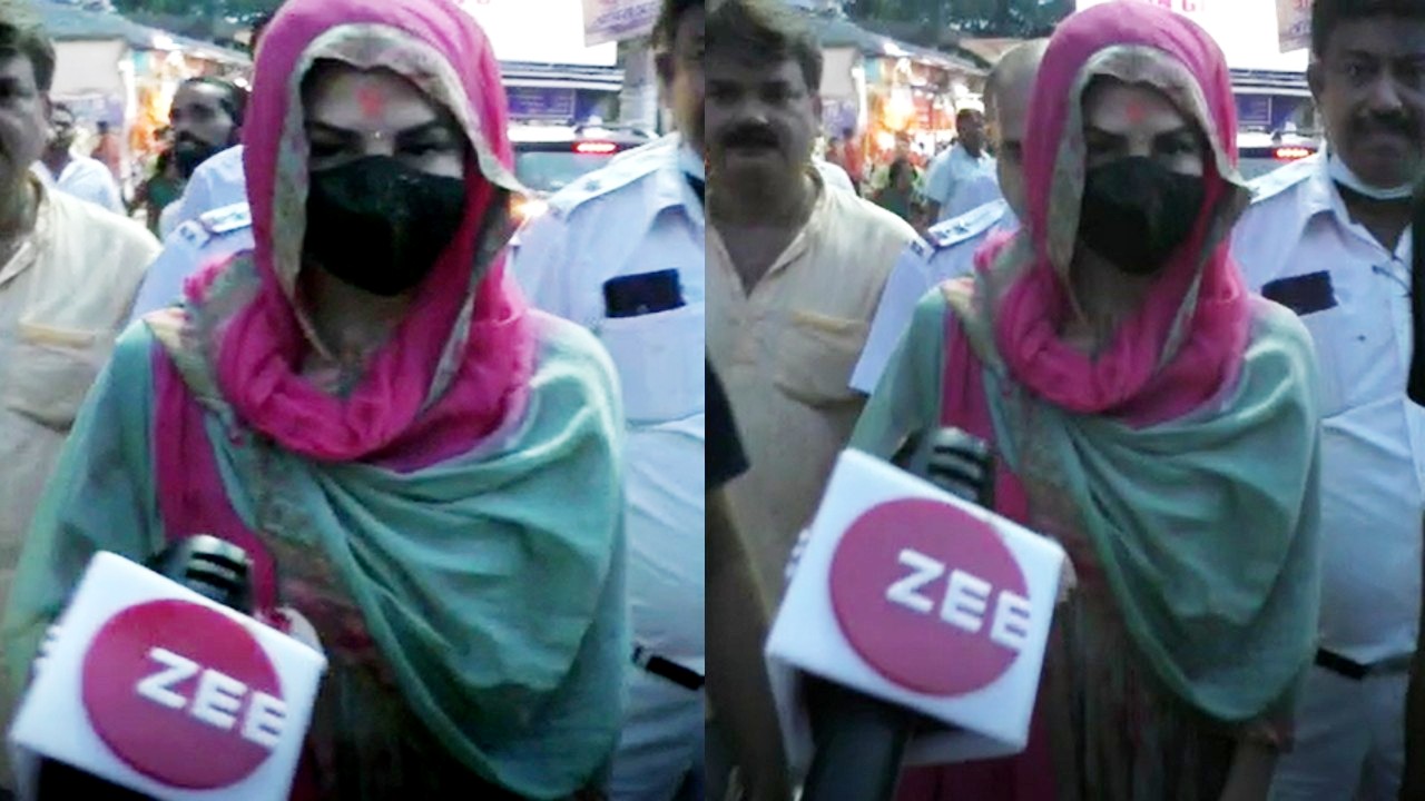 Actress Jacqueline Fernandez at Kalighat 3