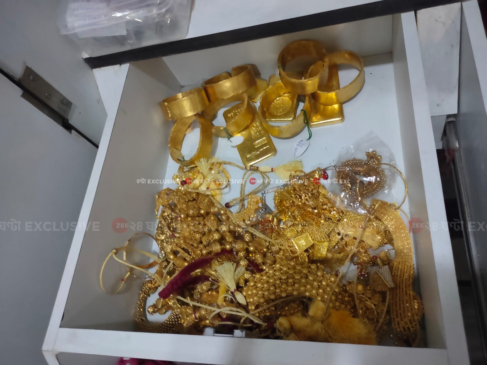 Exclusive pictures of the gold jewellery found at Arpita’s flat 3