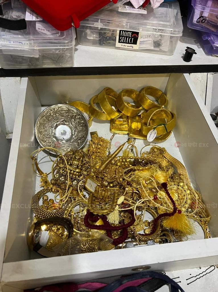 Exclusive pictures of the gold jewellery found at Arpita’s flat 2