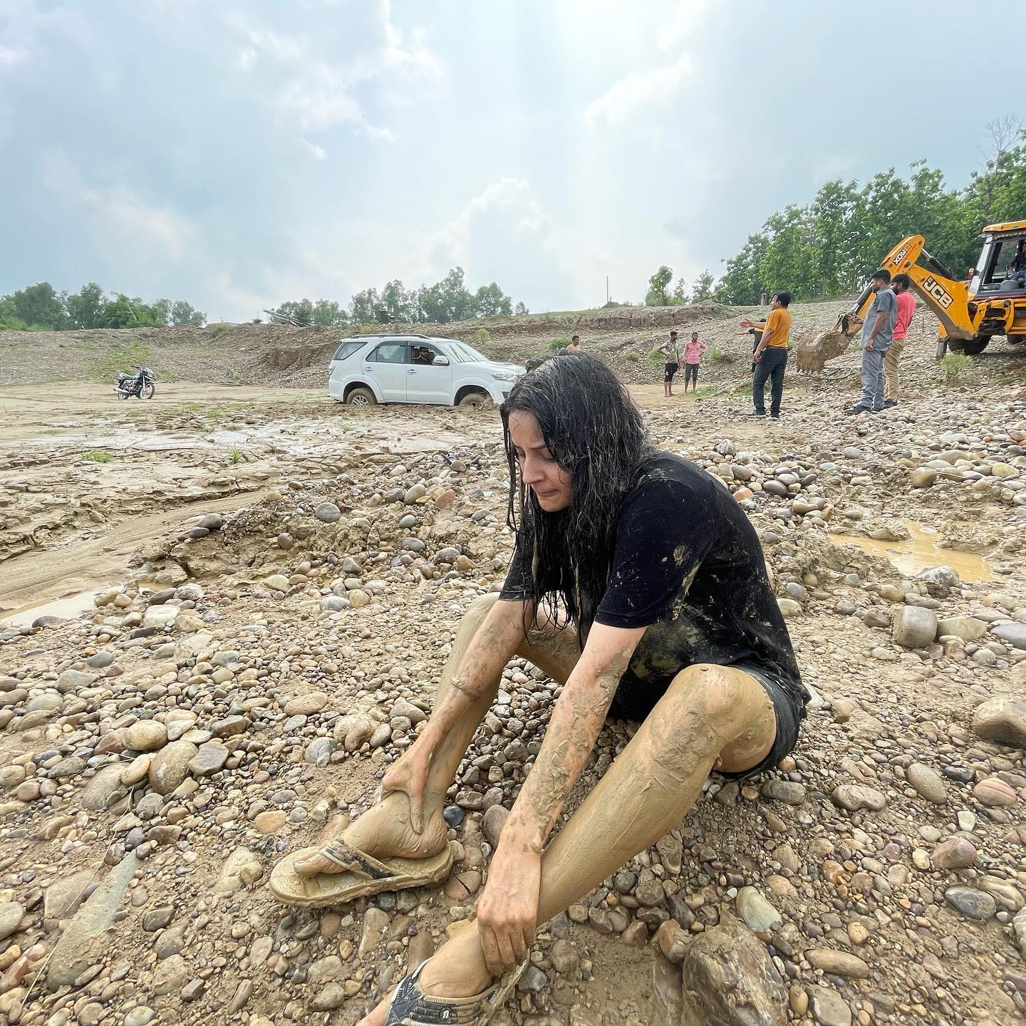 Shehnaaz Gill is enjoying natural mud spa 6