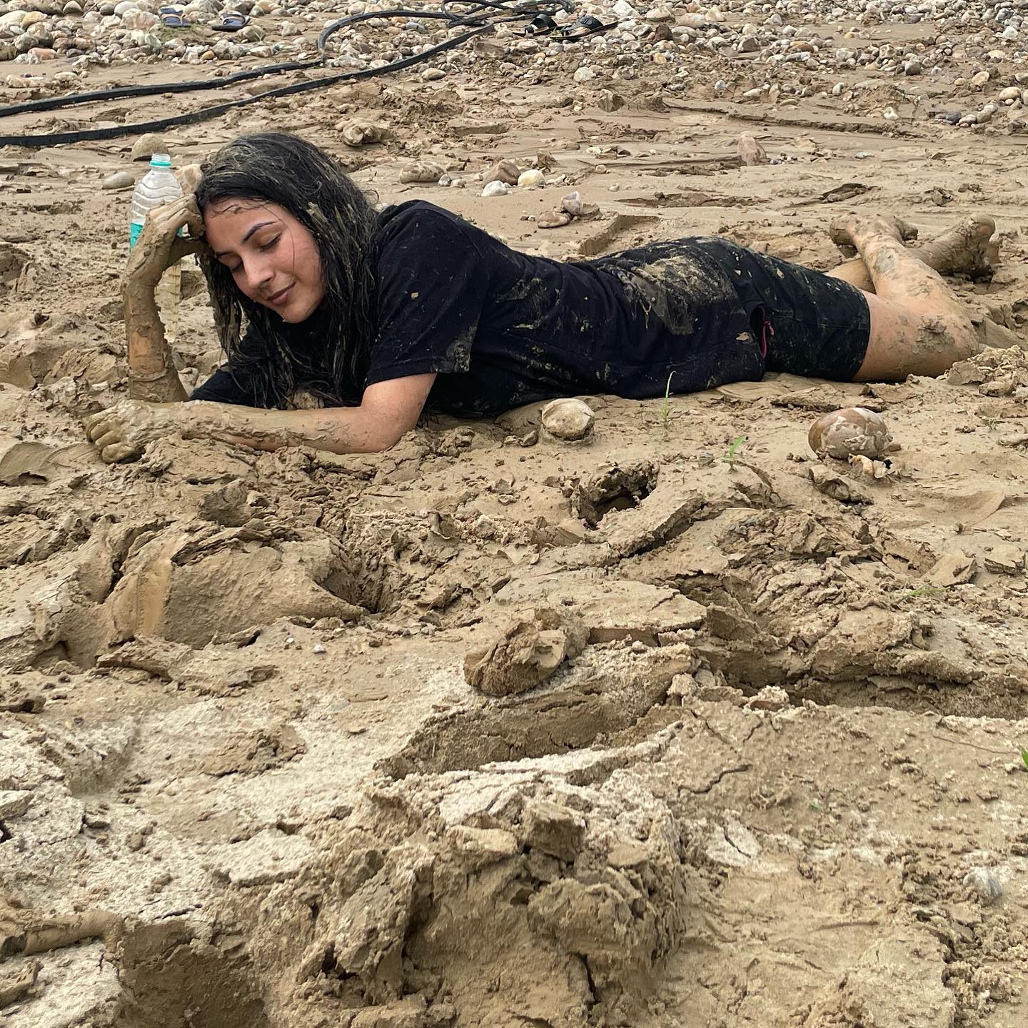 Shehnaaz Gill is enjoying natural mud spa 5