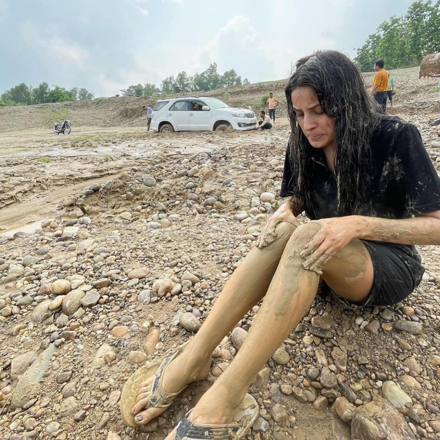 Shehnaaz Gill is enjoying natural mud spa 1