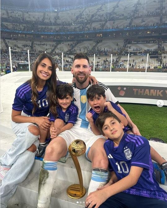 Messi Wife pens note for him 5