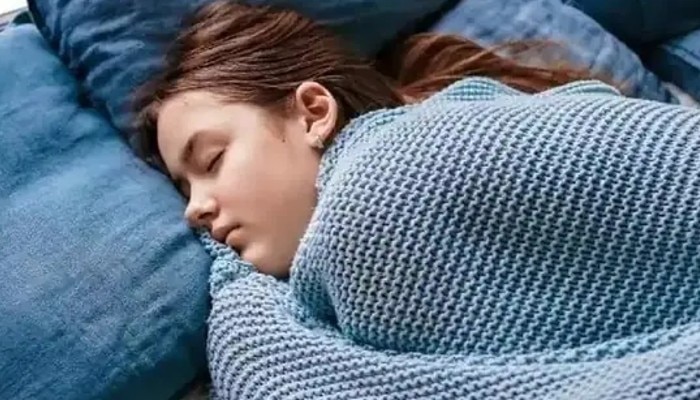  Sleeping in sweater harmful effects 1